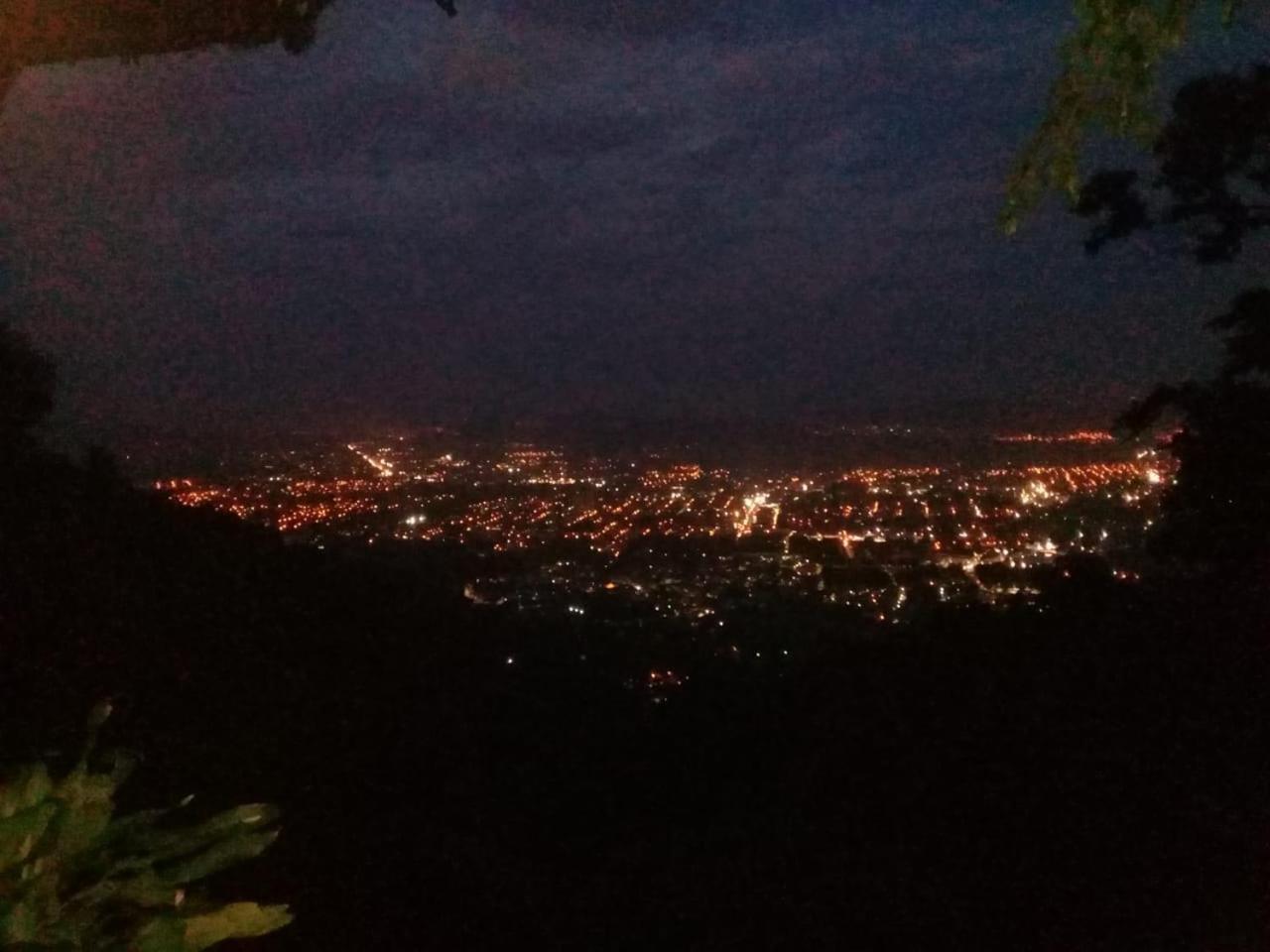 Hostal Juan Lindo 산페드로술라 외부 사진